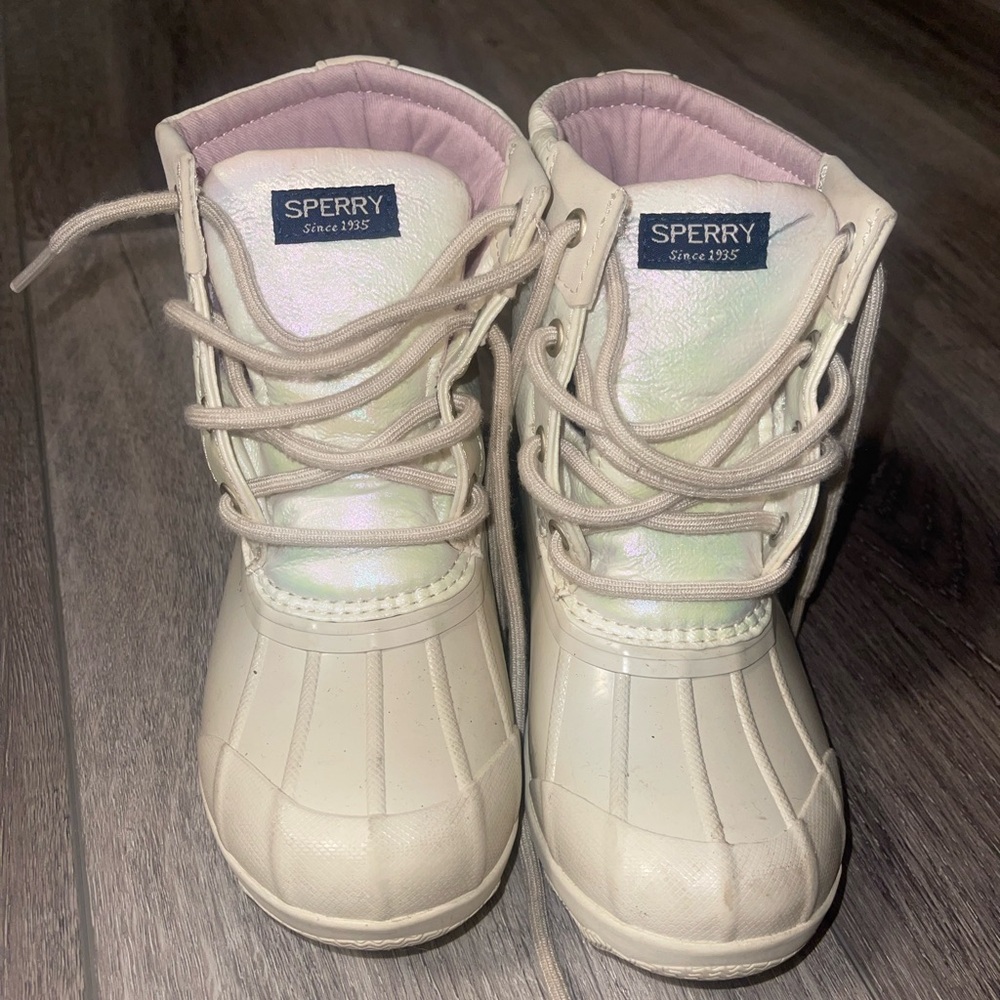 Girls iridescent sperrys